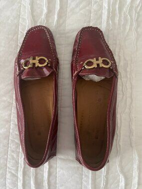 Authentic Salvatore Ferragamo Raspberry Patent Gancini Driver Loafers 8.5C
